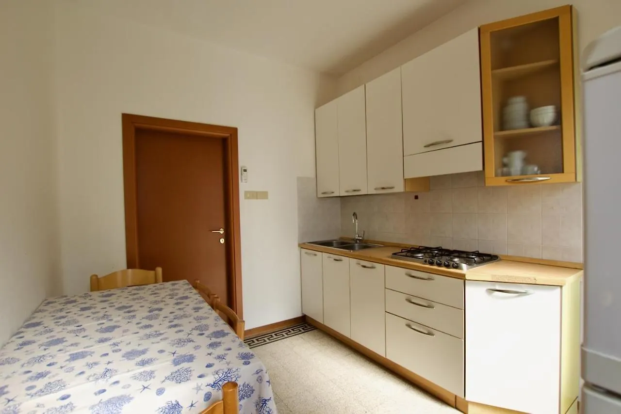 HOME Agenzia Immobiliare - Villa Bianca Lido di Jesolo 0*,  Italia